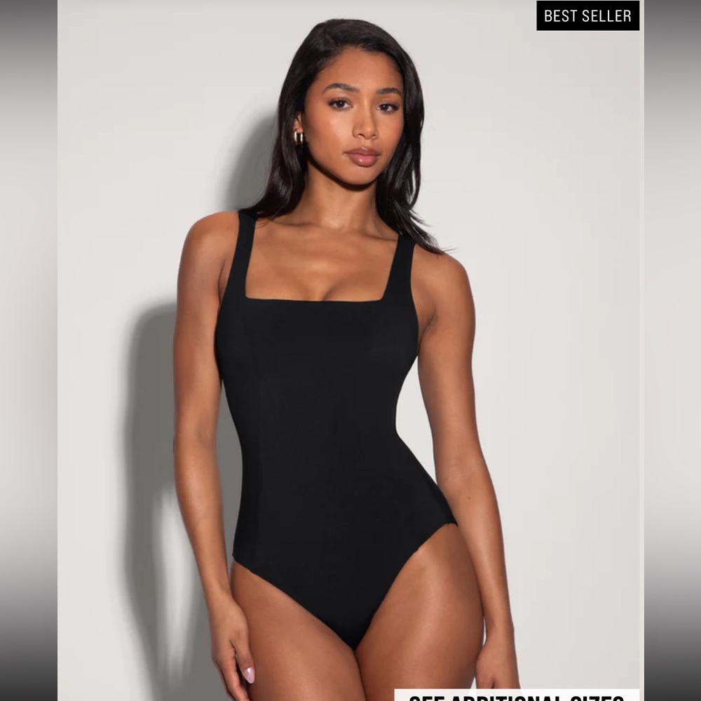 TA3 Squarey - Black One-Piece Swimsuit